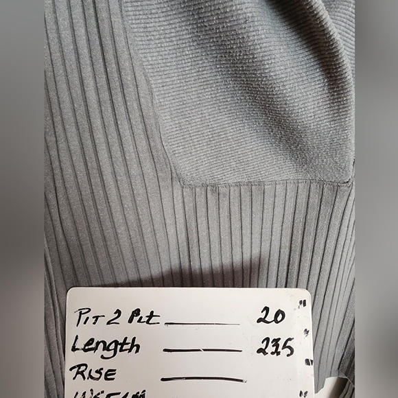 Nike Yoga Gray Ribbed Long Sleeve Shawl Collar Top SZ Medium - Picture 8 of 8